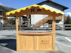 Casetta-bancarella in legno di abete, facile da montare e trasportabile anche in auto 
