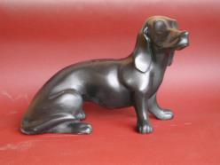 "Bassotto": scultura in legno di cirmolo patinato nero 