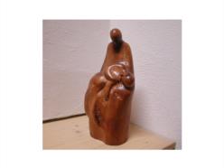"Pietà stilizzata": scultura in legno di cirmolo a finitura naturale 