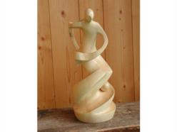 "Volteggiando nel vento": scultura in  legno di cirmolo a finitura naturale 